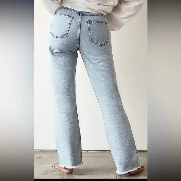 NWT PRETTYLITTLETHING SHAPE VINTAGE RIPPED
STRAIGHT LEG JEANS - Picture 3 of 3